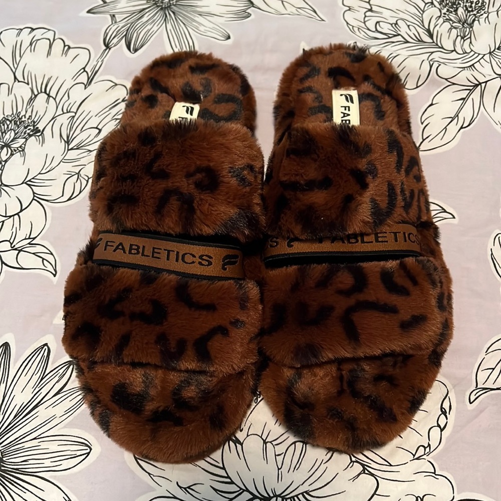 Fabletics Snug Slipper Size 7